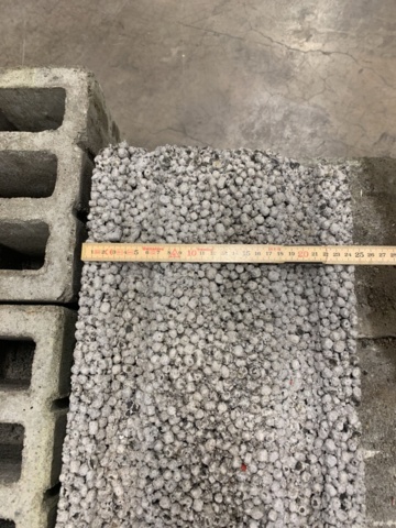 1283300-5 2 pallets Light clinker blocks/retaining stones, Leca
