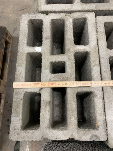 1283300-6 2 pallets Light clinker blocks/retaining stones, Leca