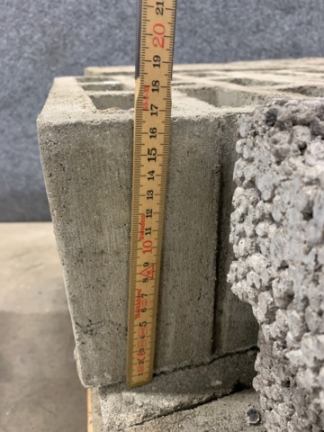1283300-7 2 pallets Light clinker blocks/retaining stones, Leca