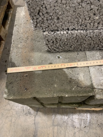 1283300-9 2 pallets Light clinker blocks/retaining stones, Leca