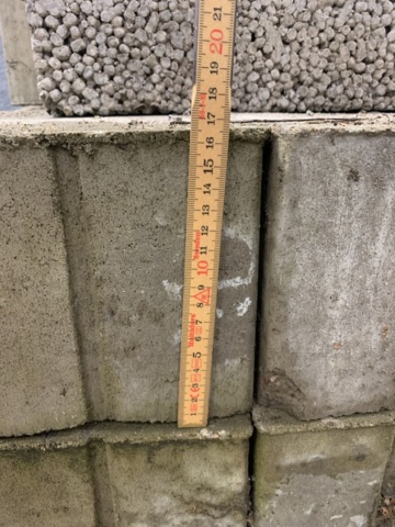 1283300-10 2 pallets Light clinker blocks/retaining stones, Leca