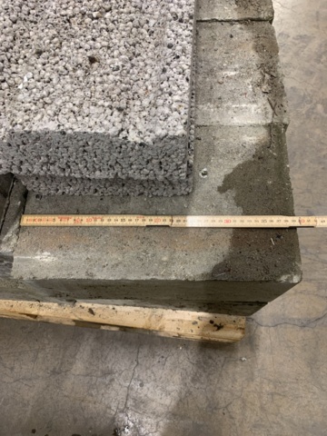 1283300-11 2 pallets Light clinker blocks/retaining stones, Leca