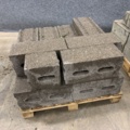 1283300-12 2 pallets Light clinker blocks/retaining stones, Leca
