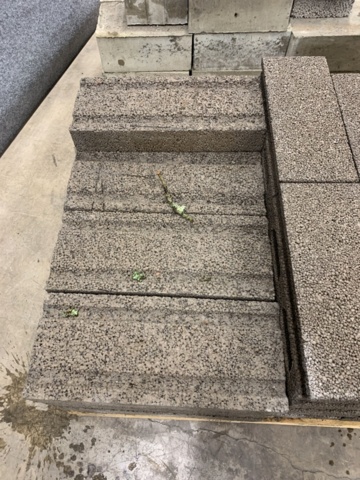 1283300-14 2 pallets Light clinker blocks/retaining stones, Leca