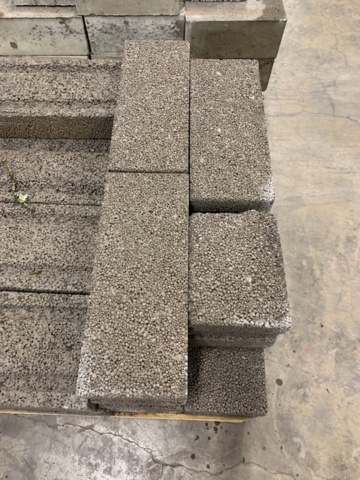 1283300-15 2 pallets Light clinker blocks/retaining stones, Leca
