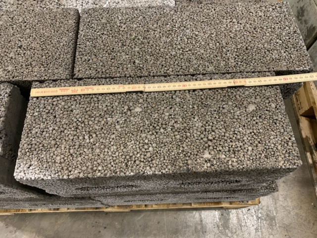 1283300-16 2 pallets Light clinker blocks/retaining stones, Leca