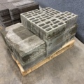 1283300-22 2 pallets Light clinker blocks/retaining stones, Leca