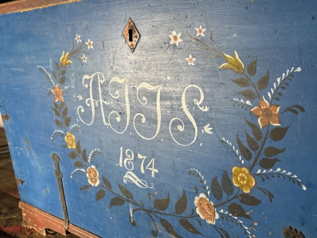 1249243-2 Coffin in an older model