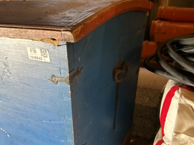 1249243-3 Coffin in an older model