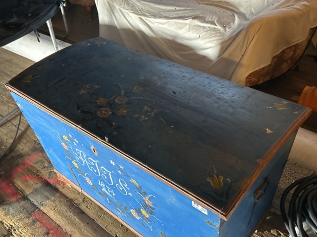 1249243-4 Coffin in an older model