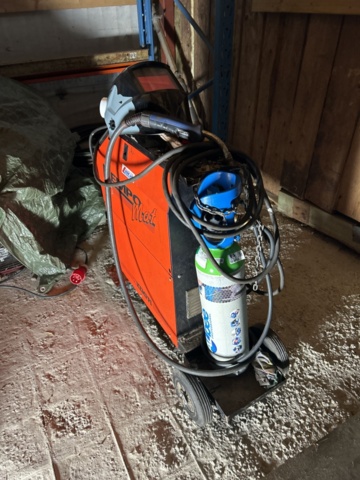 1249259-1 Welding with hose package and gas bottle - Kemppi Kempomat 1800
