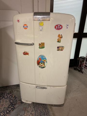 1237758-2 Vintage kylskåp Kelvinator EC-7-R