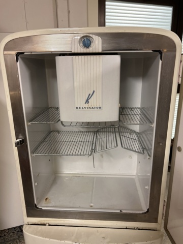 1237758-4 Vintage kylskåp Kelvinator EC-7-R