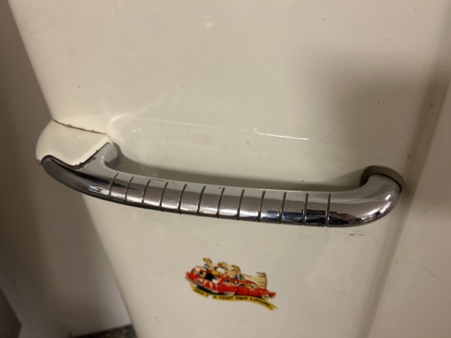 1237758-8 Vintage kylskåp Kelvinator EC-7-R