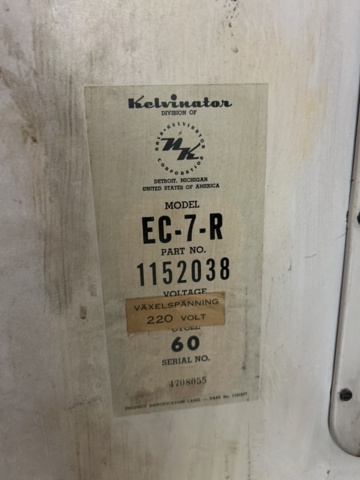 1237758-9 Vintage kylskåp Kelvinator EC-7-R