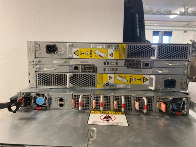 1225147-7 Dell EMC Server with data storage and network switch