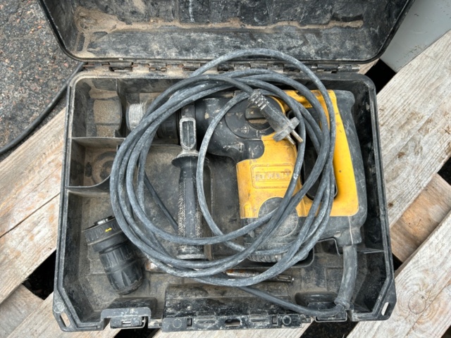 1250865-2 Combination hammer Dewalt D25304 710W