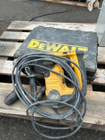 1250865-1 Combination hammer Dewalt D25304 710W
