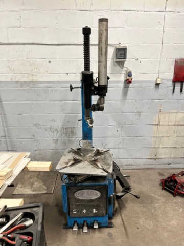 1285970-3 Tire mounting machine and balancing machine