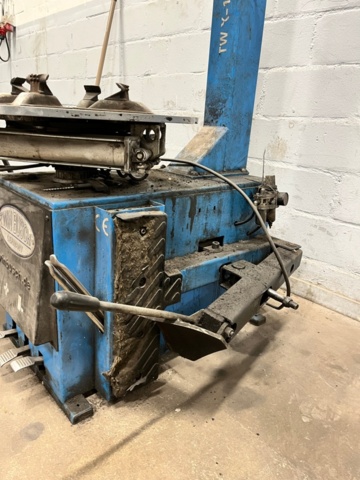 1285970-9 Tire mounting machine and balancing machine