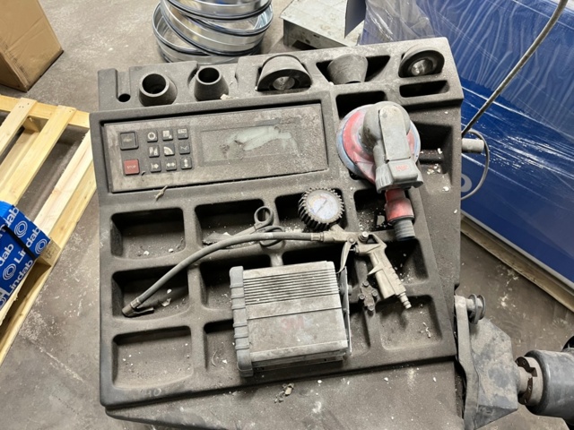 1285970-15 Tire mounting machine and balancing machine