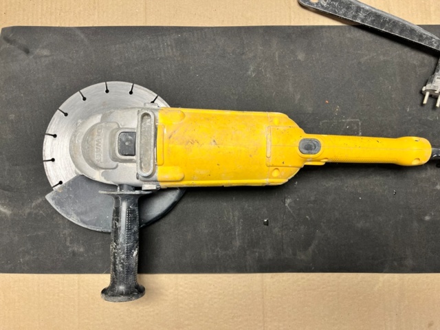 1285749-2 Angle grinder, DeWalt D28492 - QS