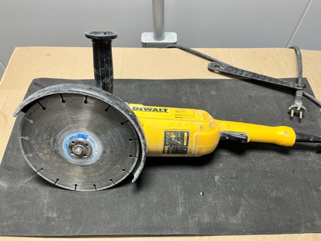 1285749-3 Angle grinder, DeWalt D28492 - QS