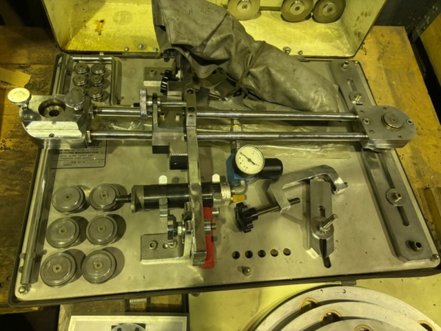 1136745-2 UNISLIP valve grinder