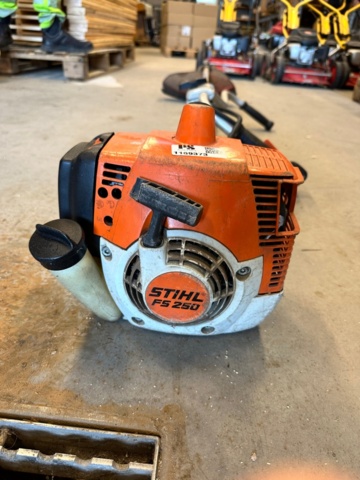 1169373-1 Stihl FS 250 Trimmer