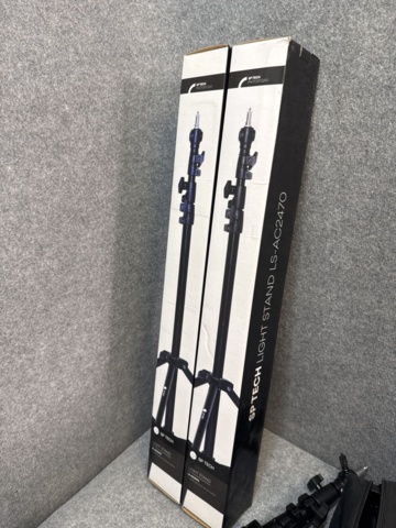 1240590-2 Fotopaket med 4 ljusstativ, 2 kamerastativ, 2 videolampor och 2 softboxar