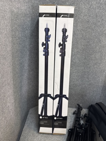 1240590-3 Fotopaket med 4 ljusstativ, 2 kamerastativ, 2 videolampor och 2 softboxar