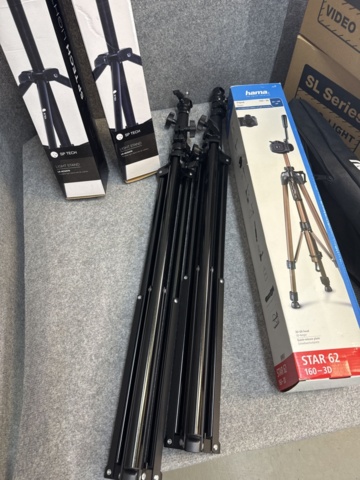 1240590-5 Fotopaket med 4 ljusstativ, 2 kamerastativ, 2 videolampor och 2 softboxar