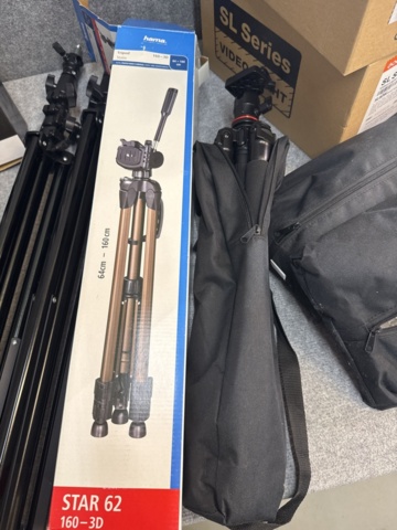 1240590-6 Fotopaket med 4 ljusstativ, 2 kamerastativ, 2 videolampor och 2 softboxar