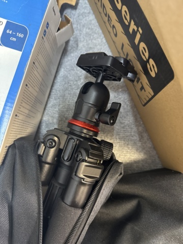 1240590-7 Fotopaket med 4 ljusstativ, 2 kamerastativ, 2 videolampor och 2 softboxar