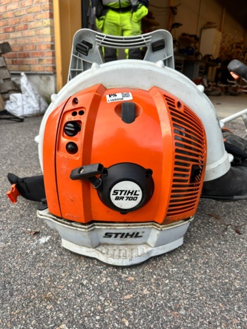 1169358-3 Stihl BR700 leaf blower