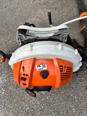 1169358-4 Stihl BR700 leaf blower