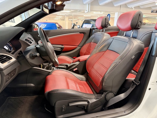 482053-7 Renault Mégane Coupé-Cabriolet 1.9 dCi Manual, 130hp, 2011