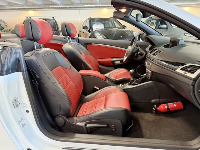 482053-8 Renault Mégane Coupé-Cabriolet 1.9 dCi Manual, 130hp, 2011