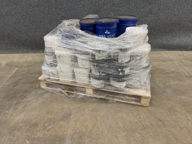 1287919-1 Pallet with paint & oil