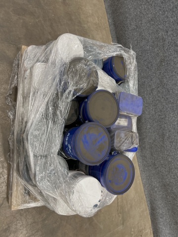 1287919-2 Pallet with paint & oil