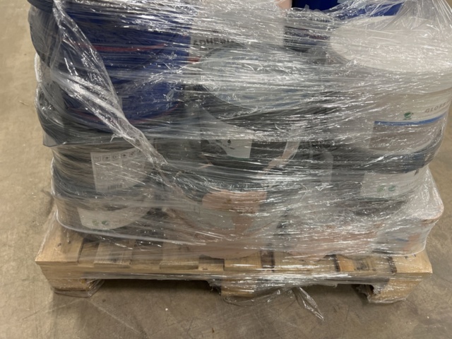 1287919-7 Pallet with paint & oil