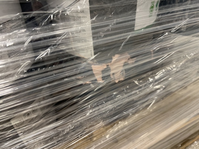 1287919-10 Pallet with paint & oil