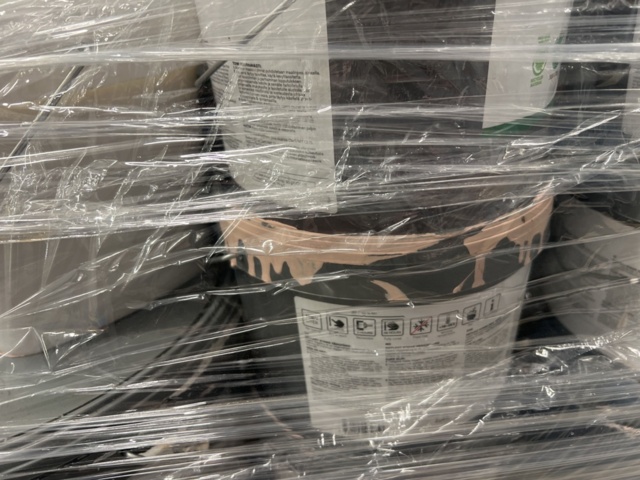 1287919-11 Pallet with paint & oil