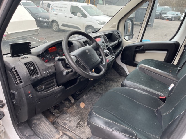 1205595-28 Van Peugeot Boxer Chassis Cab 335 3.0 HDi Manual, 177hp, 2016