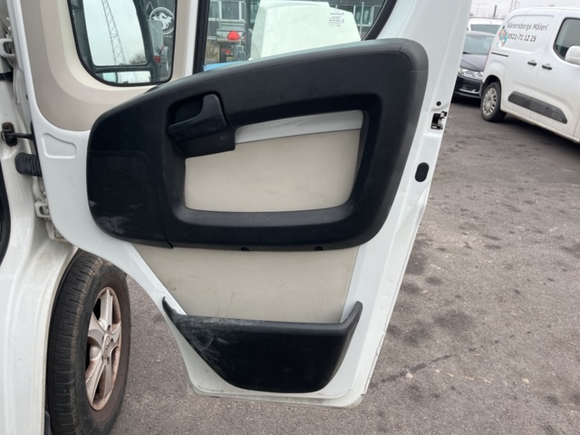 1205595-35 Van Peugeot Boxer Chassis Cab 335 3.0 HDi Manual, 177hp, 2016