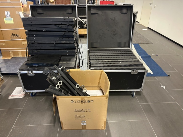 1286867-1 12 sqm LED screen P12 indoors including broadcast card and scaler