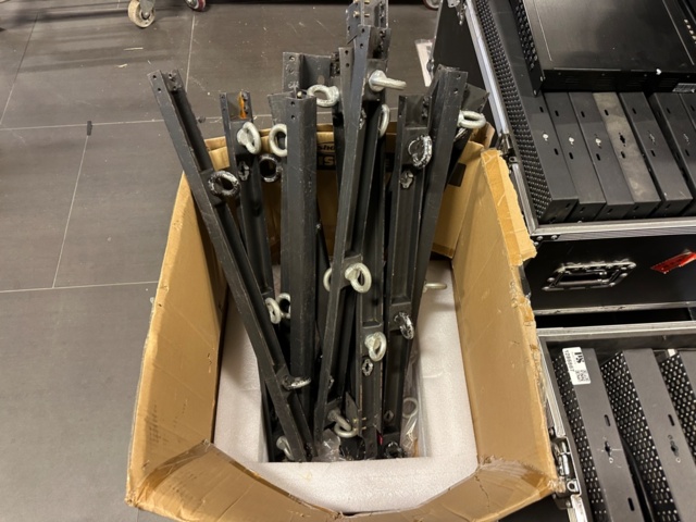 1286867-4 12 sqm LED screen P12 indoors including broadcast card and scaler