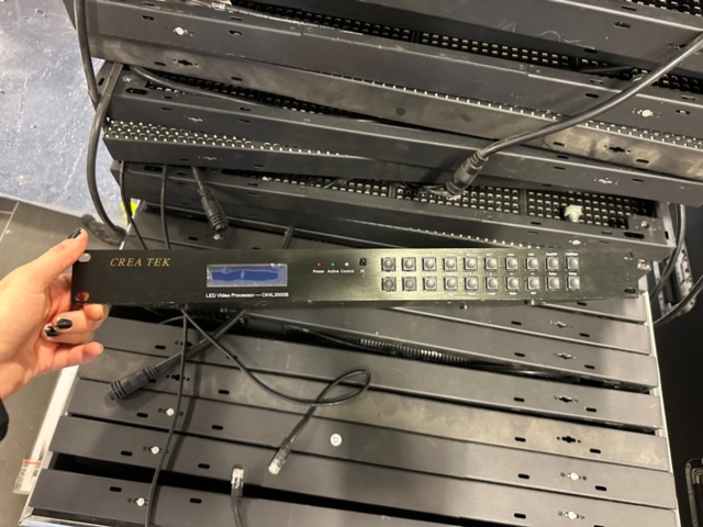 1286867-7 12 sqm LED screen P12 indoors including broadcast card and scaler