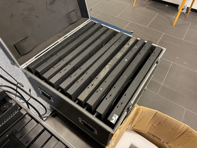 1286867-11 12 sqm LED screen P12 indoors including broadcast card and scaler