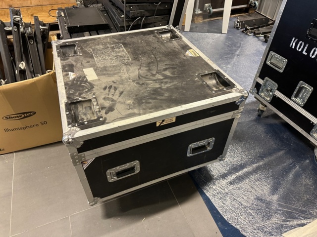 1286867-13 12 sqm LED screen P12 indoors including broadcast card and scaler